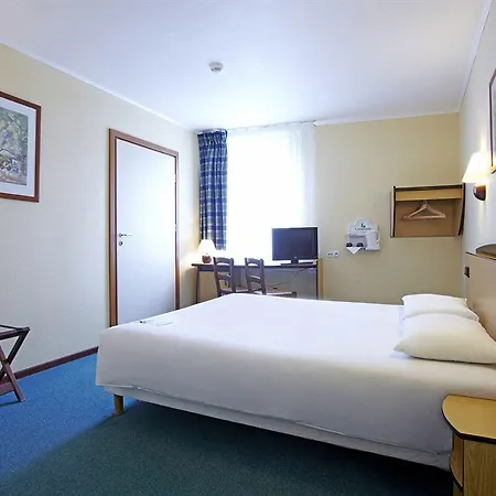 Hotell Campanile - Stare