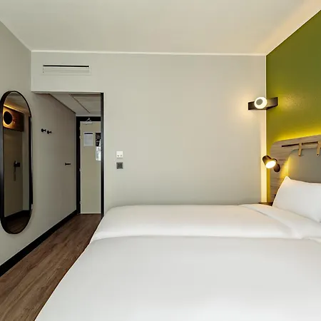 Hotel Campanile Prime - Stare