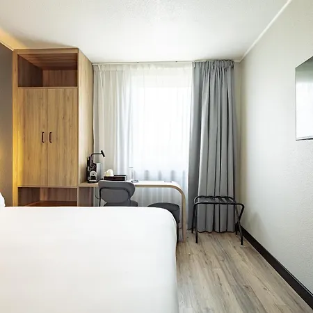 Hotel Campanile Prime - Stare